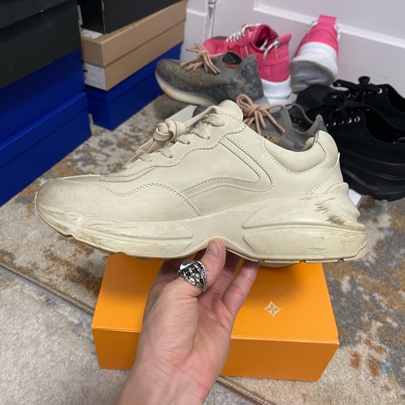 EUC Men’s Size 8.5 (Euro Size 42) Gucci Rhyton Low-top Sneakers With Mouth Print - Picture 10 of 16